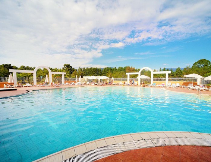 Открытый бассейн - Санаторий «Самшитовая роща»